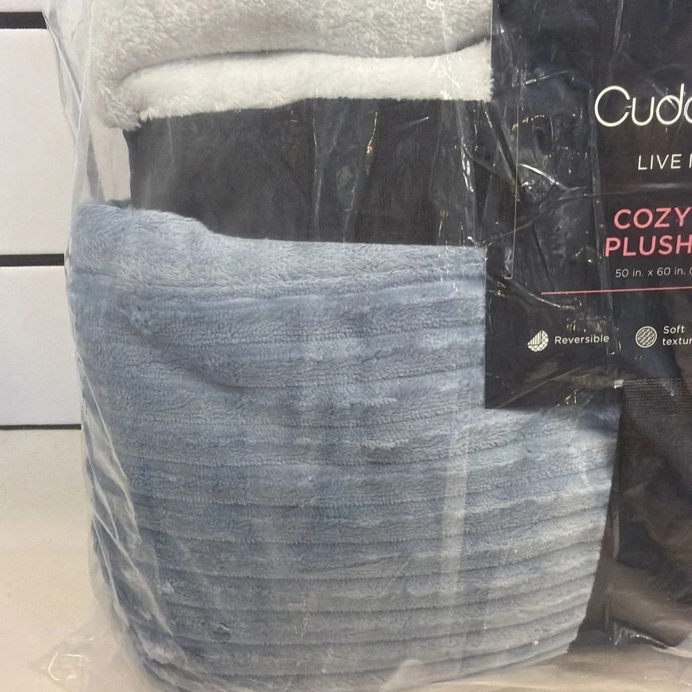Cuddl Duds Cozy Plush Sherpa Throw Blanket Ribbed Snowman  50in by 60in Blue NEW
